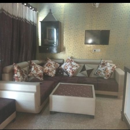 Dev Hotel Pataudi エクステリア 写真